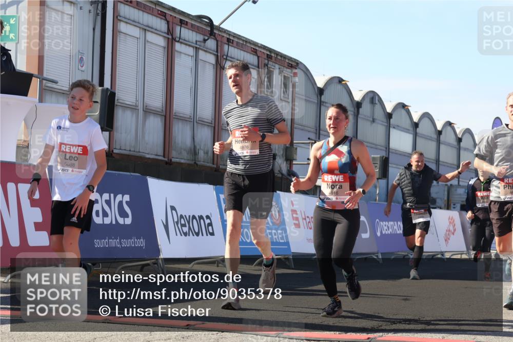 03.10.2025 - Köhlbrandbrückenlauf Luisa Fischer http://msf.ph/oto/9035378 03.10.2025 13:19:07 Ziel 4143, 4630, 4631, 4632, 4676, 4727, 4816, 4876, 5027, 5304, 5449, 5858, 6088, 6117, 6127, 6267, 6475, 6573 meine-sportfotos.de