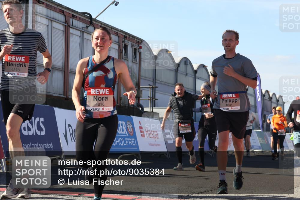 03.10.2025 - Köhlbrandbrückenlauf Luisa Fischer http://msf.ph/oto/9035384 03.10.2025 13:19:08 Ziel 4143, 4630, 4631, 4632, 4676, 4690, 4727, 4816, 4876, 5027, 5304, 5449, 5858, 6088, 6117, 6127, 6475, 6573 meine-sportfotos.de