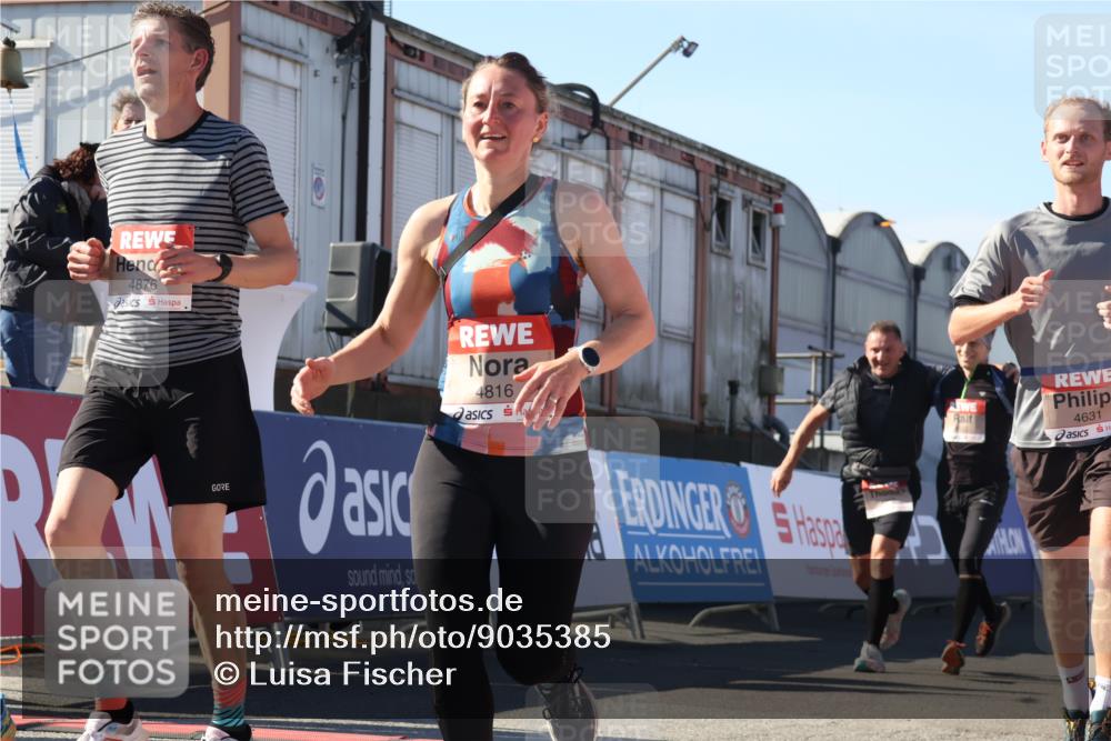 03.10.2025 - Köhlbrandbrückenlauf Luisa Fischer http://msf.ph/oto/9035385 03.10.2025 13:19:09 Ziel 4143, 4630, 4631, 4632, 4676, 4690, 4727, 4816, 4876, 5027, 5449, 5858, 6088, 6117, 6127, 6475, 6573 meine-sportfotos.de