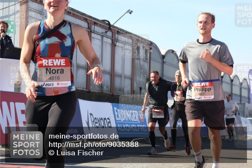 03.10.2025 - Köhlbrandbrückenlauf Luisa Fischer http://msf.ph/oto/9035388 03.10.2025 13:19:09 Ziel 4143, 4630, 4631, 4632, 4676, 4690, 4727, 4816, 4876, 5027, 5449, 5858, 6088, 6117, 6127, 6475, 6573 meine-sportfotos.de
