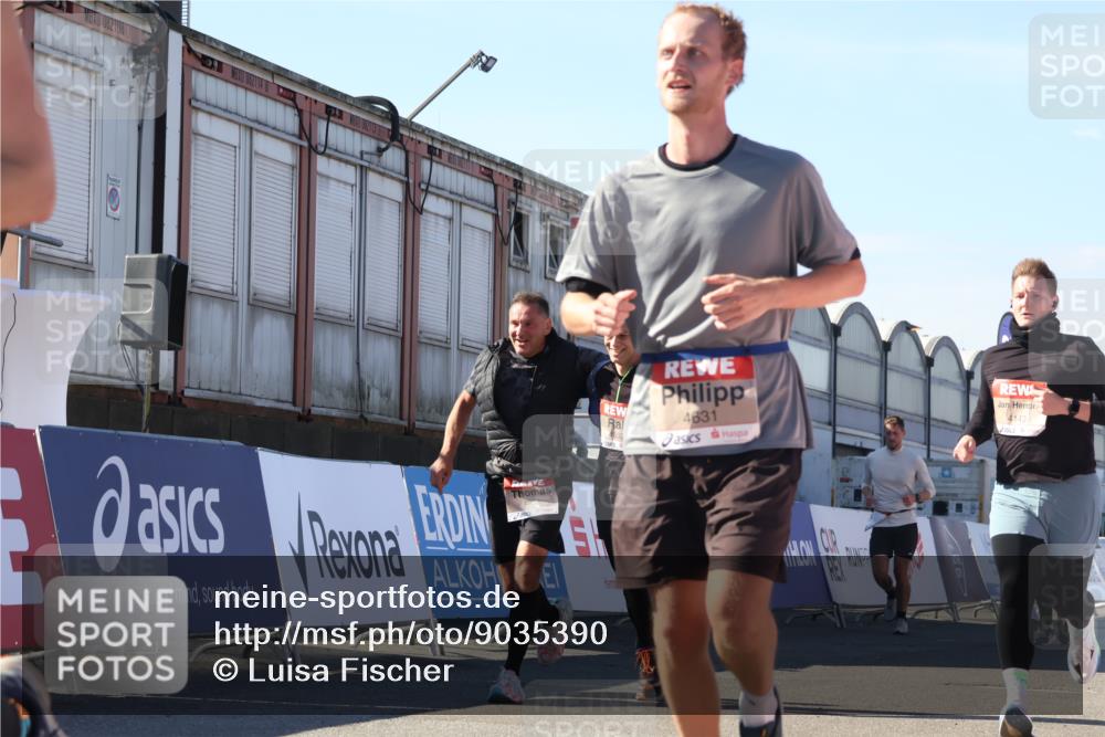 03.10.2025 - Köhlbrandbrückenlauf Luisa Fischer http://msf.ph/oto/9035390 03.10.2025 13:19:09 Ziel 4143, 4630, 4631, 4632, 4676, 4690, 4727, 4816, 4876, 5027, 5449, 5858, 6088, 6117, 6127, 6475, 6573 meine-sportfotos.de