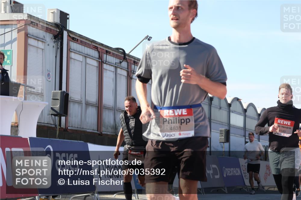03.10.2025 - Köhlbrandbrückenlauf Luisa Fischer http://msf.ph/oto/9035392 03.10.2025 13:19:10 Ziel 4143, 4630, 4631, 4632, 4676, 4690, 4727, 4816, 4828, 4876, 5027, 5449, 5853, 5858, 6088, 6117, 6127, 6475, 6573 meine-sportfotos.de