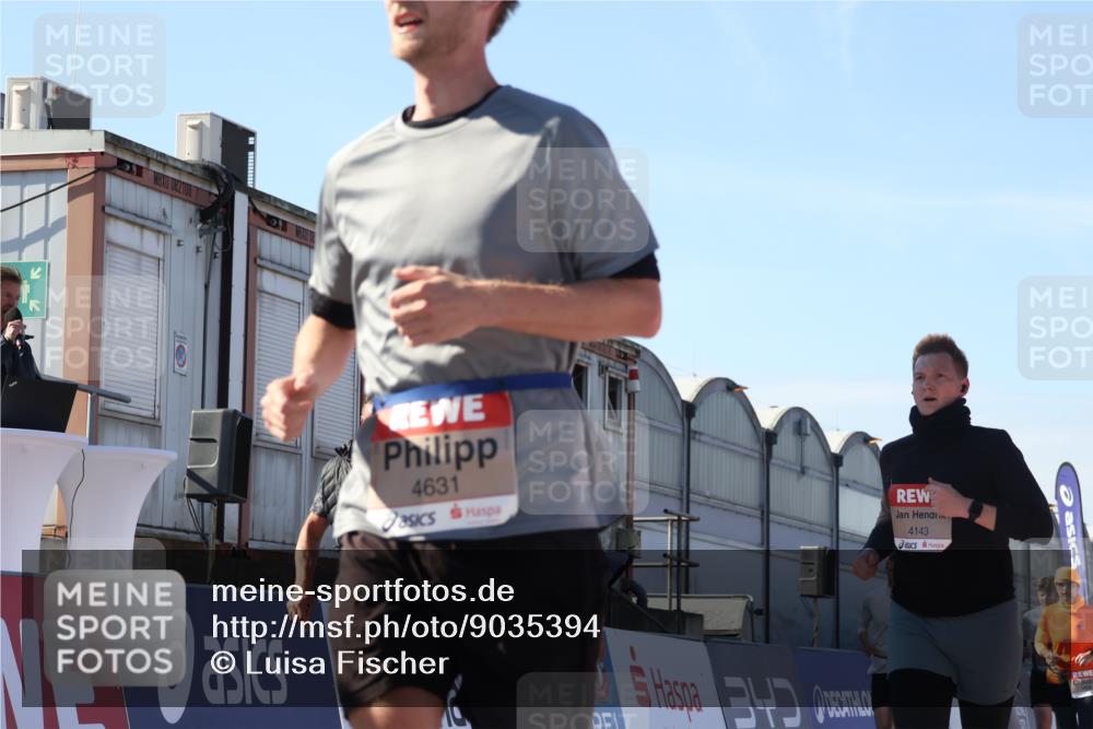 03.10.2025 - Köhlbrandbrückenlauf Luisa Fischer http://msf.ph/oto/9035394 03.10.2025 13:19:10 Ziel 4143, 4630, 4631, 4632, 4676, 4690, 4727, 4816, 4828, 4876, 5027, 5449, 5853, 5858, 6088, 6117, 6127, 6475, 6573 meine-sportfotos.de