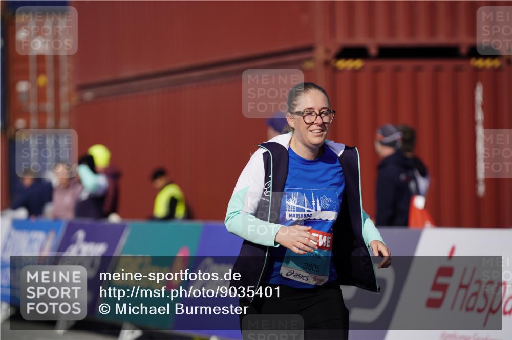 03.10.2025 - Köhlbrandbrückenlauf Michael Burmester http://msf.ph/oto/9035401 03.10.2025 10:49:10 Ziel 3805 meine-sportfotos.de