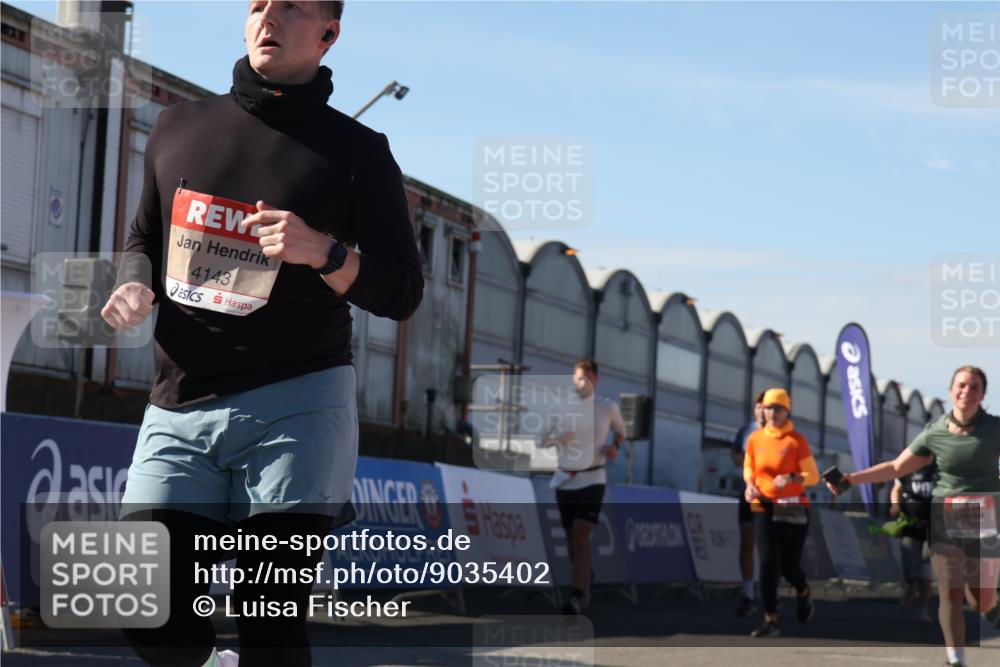 03.10.2025 - Köhlbrandbrückenlauf Luisa Fischer http://msf.ph/oto/9035402 03.10.2025 13:19:11 Ziel 4143, 4630, 4631, 4632, 4690, 4725, 4727, 4816, 4828, 4876, 4996, 5027, 5853, 5858, 6088, 6117, 6127, 6225, 6226, 6475 meine-sportfotos.de