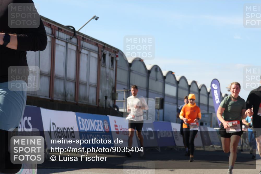 03.10.2025 - Köhlbrandbrückenlauf Luisa Fischer http://msf.ph/oto/9035404 03.10.2025 13:19:12 Ziel 4143, 4630, 4631, 4632, 4690, 4725, 4727, 4816, 4828, 4876, 4996, 5027, 5853, 5858, 6088, 6117, 6127, 6225, 6226, 6475 meine-sportfotos.de