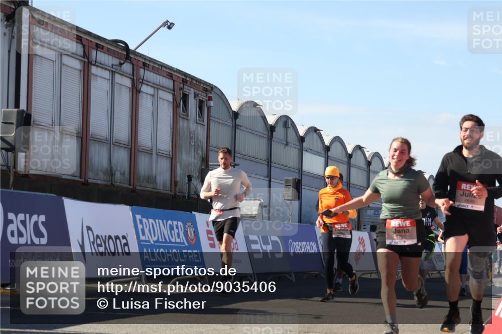 03.10.2025 - Köhlbrandbrückenlauf Luisa Fischer http://msf.ph/oto/9035406 03.10.2025 13:19:12 Ziel 4143, 4630, 4631, 4632, 4690, 4725, 4727, 4816, 4828, 4876, 4996, 5027, 5853, 5858, 6088, 6117, 6127, 6225, 6226, 6475 meine-sportfotos.de