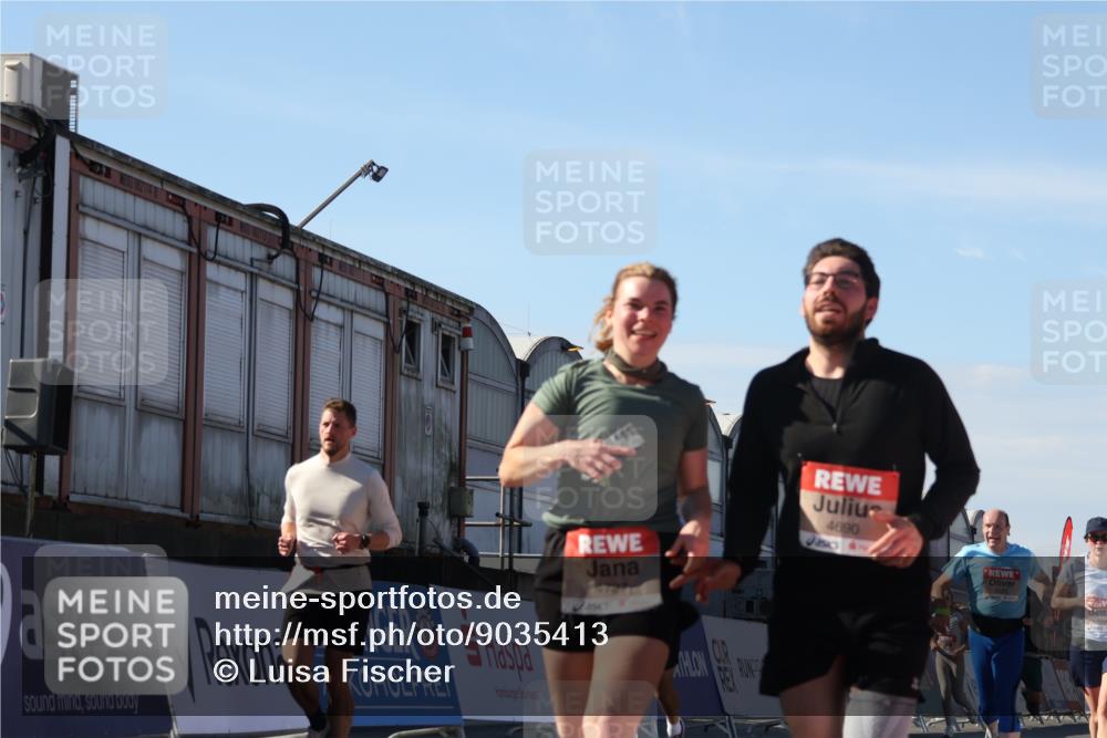 03.10.2025 - Köhlbrandbrückenlauf Luisa Fischer http://msf.ph/oto/9035413 03.10.2025 13:19:13 Ziel 4143, 4593, 4630, 4631, 4632, 4690, 4725, 4727, 4816, 4828, 4876, 4996, 5027, 5853, 5858, 6088, 6127, 6225, 6226, 6576 meine-sportfotos.de