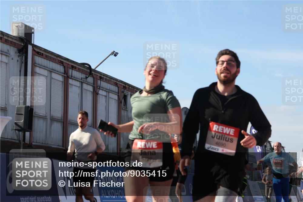 03.10.2025 - Köhlbrandbrückenlauf Luisa Fischer http://msf.ph/oto/9035415 03.10.2025 13:19:13 Ziel 4143, 4593, 4630, 4631, 4632, 4690, 4725, 4727, 4816, 4828, 4876, 4996, 5027, 5853, 5858, 6088, 6127, 6225, 6226, 6576 meine-sportfotos.de