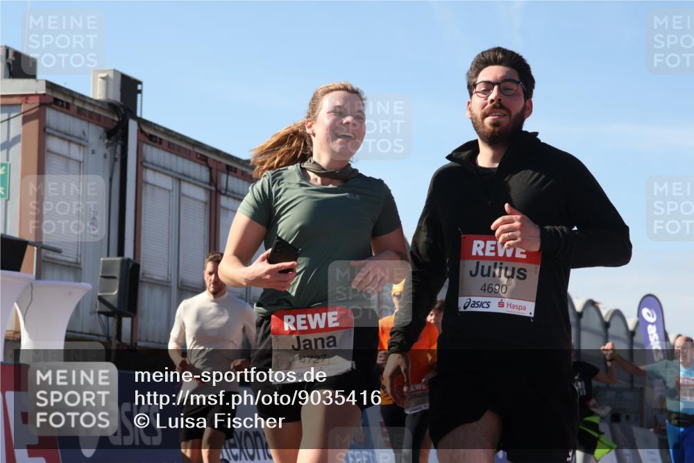 03.10.2025 - Köhlbrandbrückenlauf Luisa Fischer http://msf.ph/oto/9035416 03.10.2025 13:19:14 Ziel 4143, 4593, 4631, 4632, 4690, 4725, 4727, 4816, 4828, 4876, 4996, 5027, 5853, 5858, 6088, 6127, 6225, 6226, 6576 meine-sportfotos.de