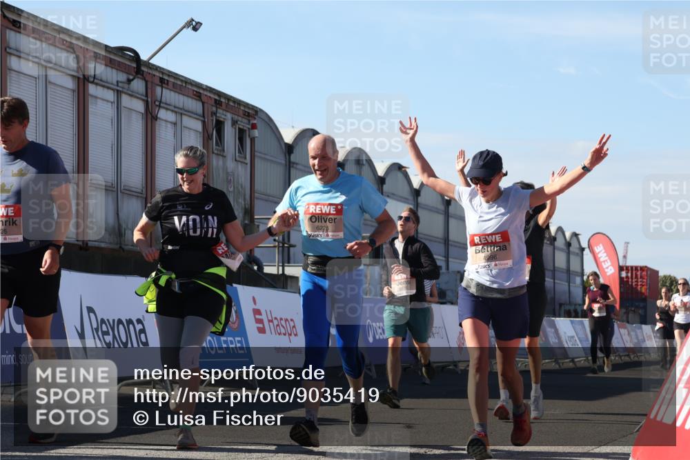 03.10.2025 - Köhlbrandbrückenlauf Luisa Fischer http://msf.ph/oto/9035419 03.10.2025 13:19:16 Ziel 4143, 4593, 4631, 4632, 4690, 4725, 4727, 4816, 4828, 4876, 4996, 5853, 5858, 6057, 6088, 6127, 6225, 6226, 6576 meine-sportfotos.de