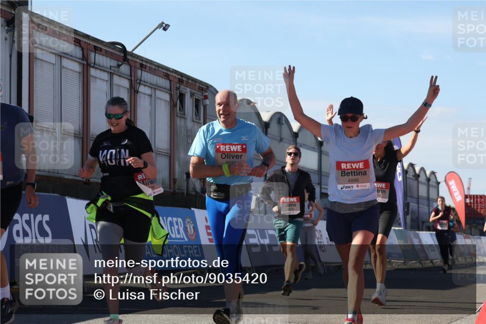 03.10.2025 - Köhlbrandbrückenlauf Luisa Fischer http://msf.ph/oto/9035420 03.10.2025 13:19:16 Ziel 4143, 4593, 4631, 4632, 4690, 4725, 4727, 4816, 4828, 4876, 4996, 5853, 5858, 6057, 6088, 6127, 6225, 6226, 6576 meine-sportfotos.de