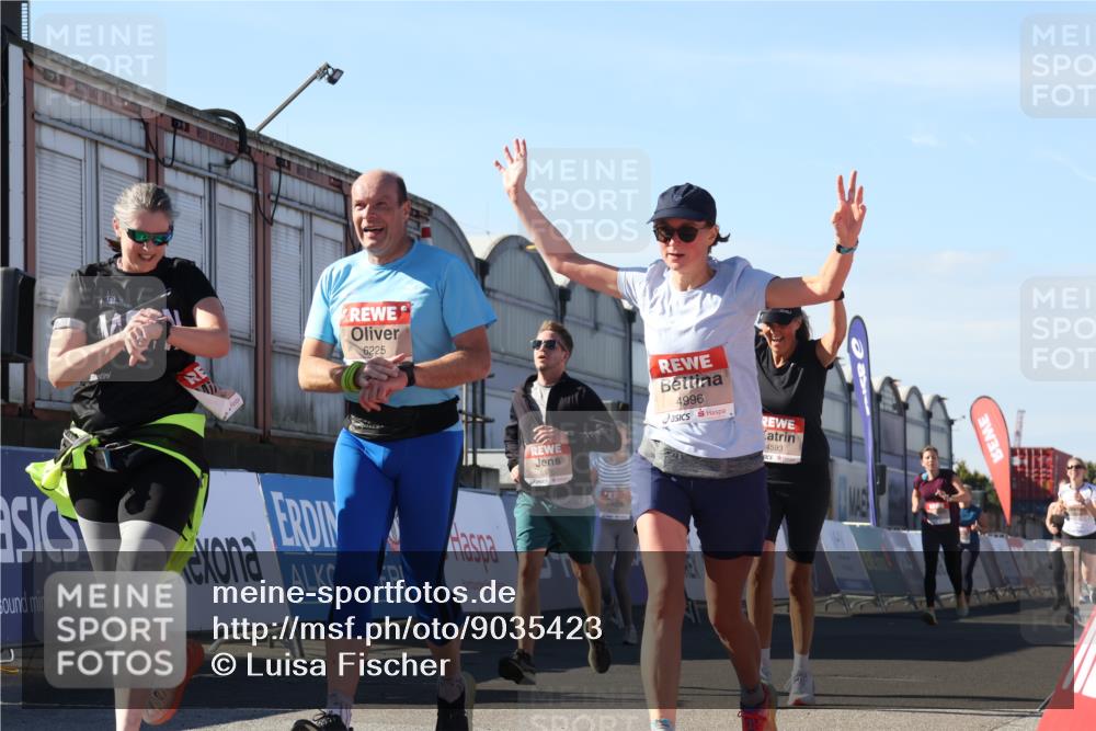 03.10.2025 - Köhlbrandbrückenlauf Luisa Fischer http://msf.ph/oto/9035423 03.10.2025 13:19:17 Ziel 4143, 4593, 4631, 4632, 4690, 4725, 4727, 4816, 4828, 4876, 4996, 5443, 5451, 5853, 5858, 6057, 6088, 6225, 6226, 6230, 6576 meine-sportfotos.de