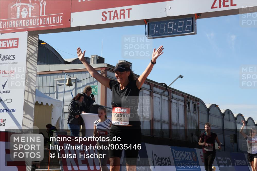 03.10.2025 - Köhlbrandbrückenlauf Luisa Fischer http://msf.ph/oto/9035446 03.10.2025 13:19:20 Ziel 4143, 4593, 4632, 4690, 4725, 4727, 4828, 4996, 5443, 5451, 5853, 5858, 6057, 6225, 6226, 6230, 6576 meine-sportfotos.de