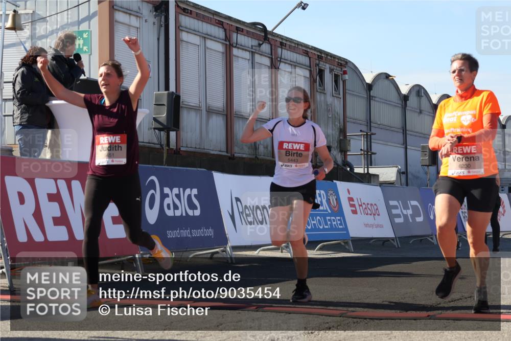 03.10.2025 - Köhlbrandbrückenlauf Luisa Fischer http://msf.ph/oto/9035454 03.10.2025 13:19:22 Ziel 4593, 4690, 4725, 4727, 4828, 4971, 4996, 5009, 5405, 5443, 5451, 5578, 5853, 6057, 6225, 6226, 6230, 6576, 6753 meine-sportfotos.de