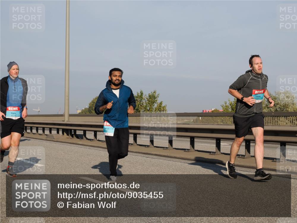 03.10.2025 - Köhlbrandbrückenlauf Fabian Wolf http://msf.ph/oto/9035455 03.10.2025 09:49:59 Position 3 3716, 3741, 3721 meine-sportfotos.de