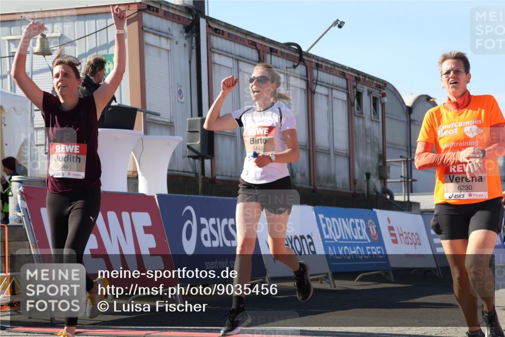 03.10.2025 - Köhlbrandbrückenlauf Luisa Fischer http://msf.ph/oto/9035456 03.10.2025 13:19:22 Ziel 4593, 4690, 4725, 4727, 4828, 4971, 4996, 5009, 5405, 5443, 5451, 5578, 5853, 6057, 6225, 6226, 6230, 6576, 6753 meine-sportfotos.de