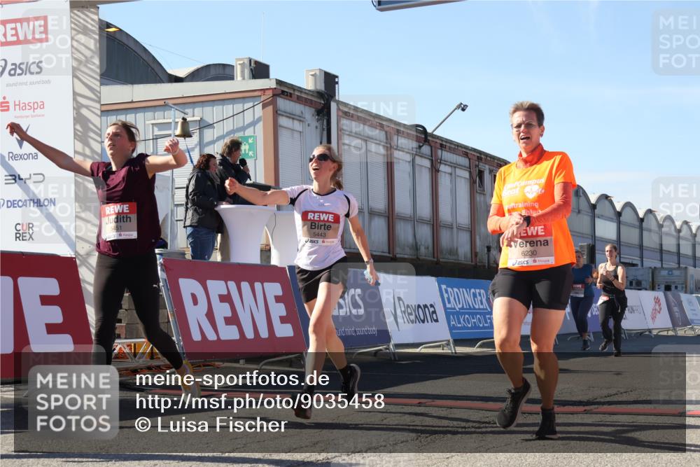 03.10.2025 - Köhlbrandbrückenlauf Luisa Fischer http://msf.ph/oto/9035458 03.10.2025 13:19:23 Ziel 4593, 4690, 4725, 4727, 4828, 4971, 4996, 5009, 5405, 5443, 5451, 5578, 5853, 6057, 6225, 6226, 6230, 6576, 6753 meine-sportfotos.de