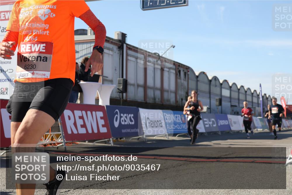 03.10.2025 - Köhlbrandbrückenlauf Luisa Fischer http://msf.ph/oto/9035467 03.10.2025 13:19:24 Ziel 4593, 4690, 4691, 4725, 4828, 4971, 4996, 5009, 5405, 5443, 5451, 5578, 5853, 6057, 6225, 6226, 6230, 6576, 6753 meine-sportfotos.de