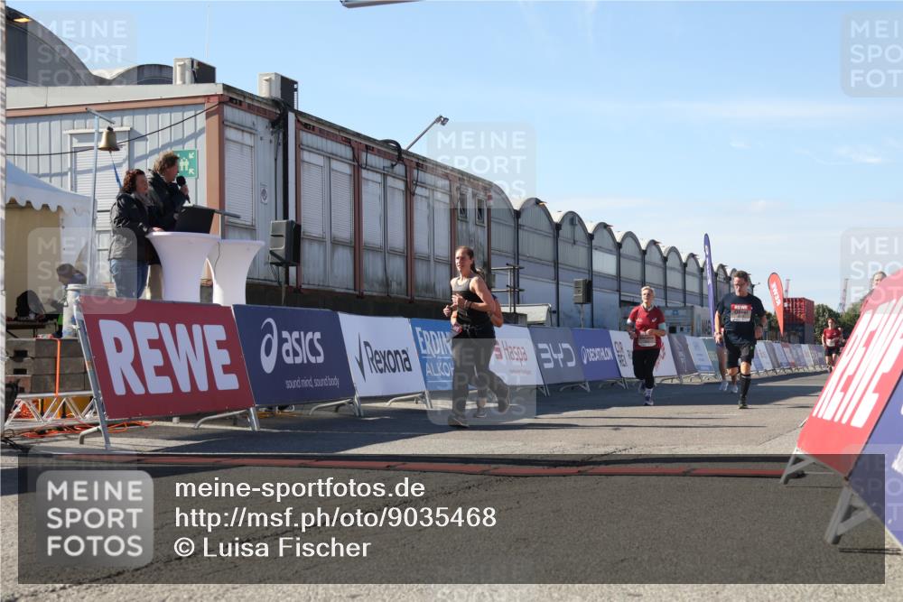 03.10.2025 - Köhlbrandbrückenlauf Luisa Fischer http://msf.ph/oto/9035468 03.10.2025 13:19:24 Ziel 4593, 4690, 4691, 4725, 4828, 4971, 4996, 5009, 5405, 5443, 5451, 5578, 5853, 6057, 6225, 6226, 6230, 6576, 6753 meine-sportfotos.de