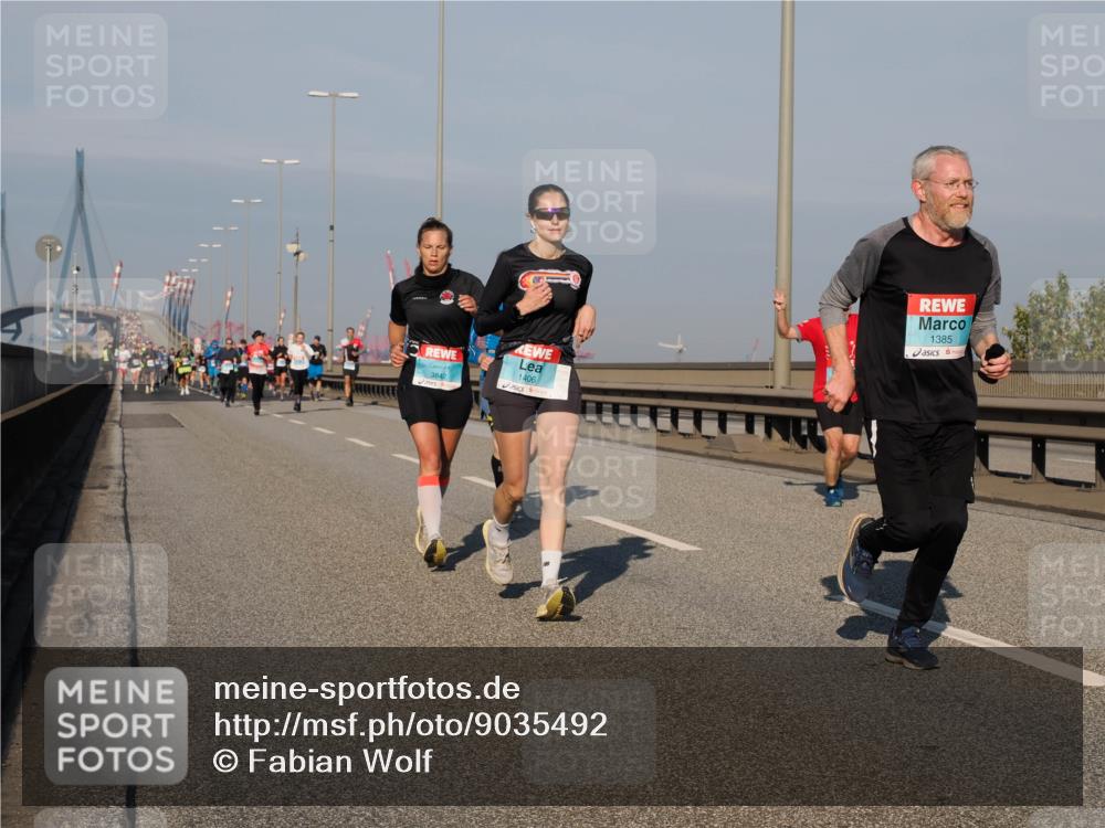 03.10.2025 - Köhlbrandbrückenlauf Fabian Wolf http://msf.ph/oto/9035492 03.10.2025 09:50:01 Position 3 3842, 1406, 1385 meine-sportfotos.de