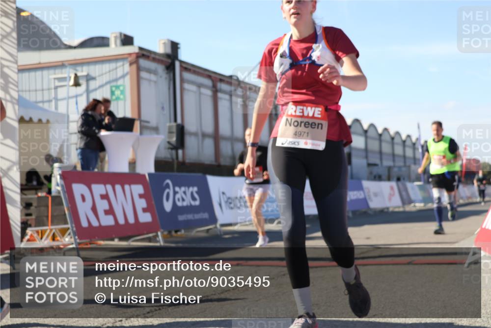 03.10.2025 - Köhlbrandbrückenlauf Luisa Fischer http://msf.ph/oto/9035495 03.10.2025 13:19:29 Ziel 4593, 4691, 4971, 5009, 5405, 5443, 5451, 5578, 6057, 6230, 6576, 6753, 6776 meine-sportfotos.de