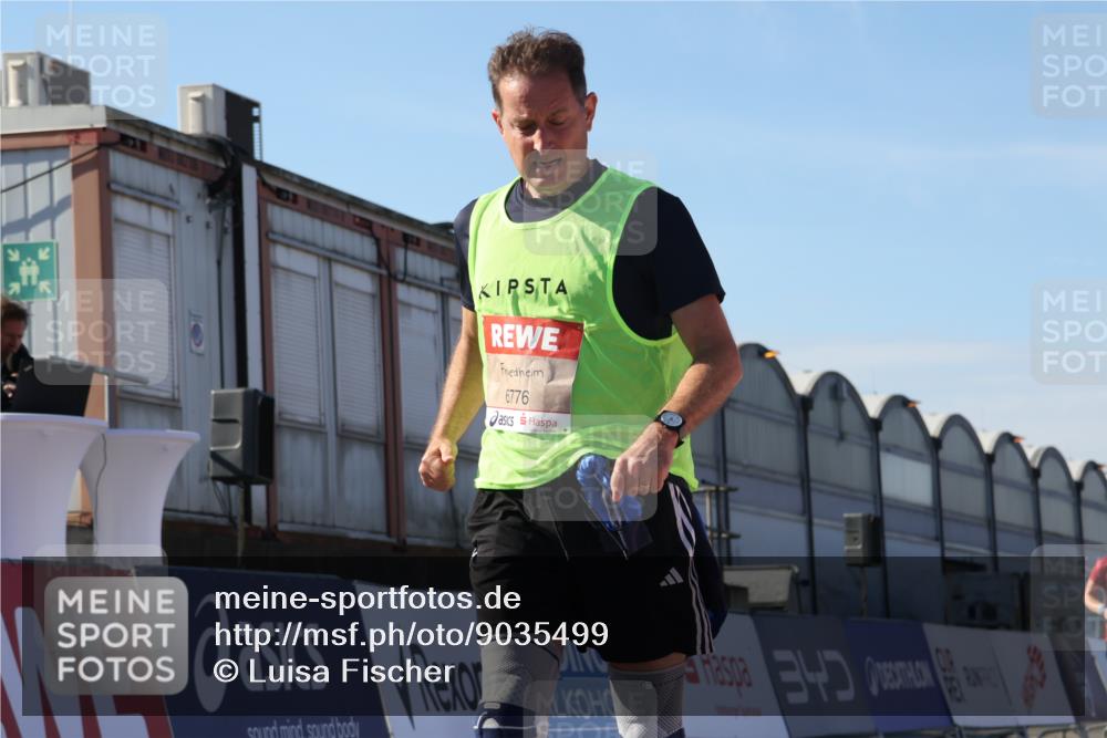 03.10.2025 - Köhlbrandbrückenlauf Luisa Fischer http://msf.ph/oto/9035499 03.10.2025 13:19:31 Ziel 4691, 4971, 5009, 5405, 5443, 5451, 5578, 5838, 6057, 6230, 6753, 6776 meine-sportfotos.de