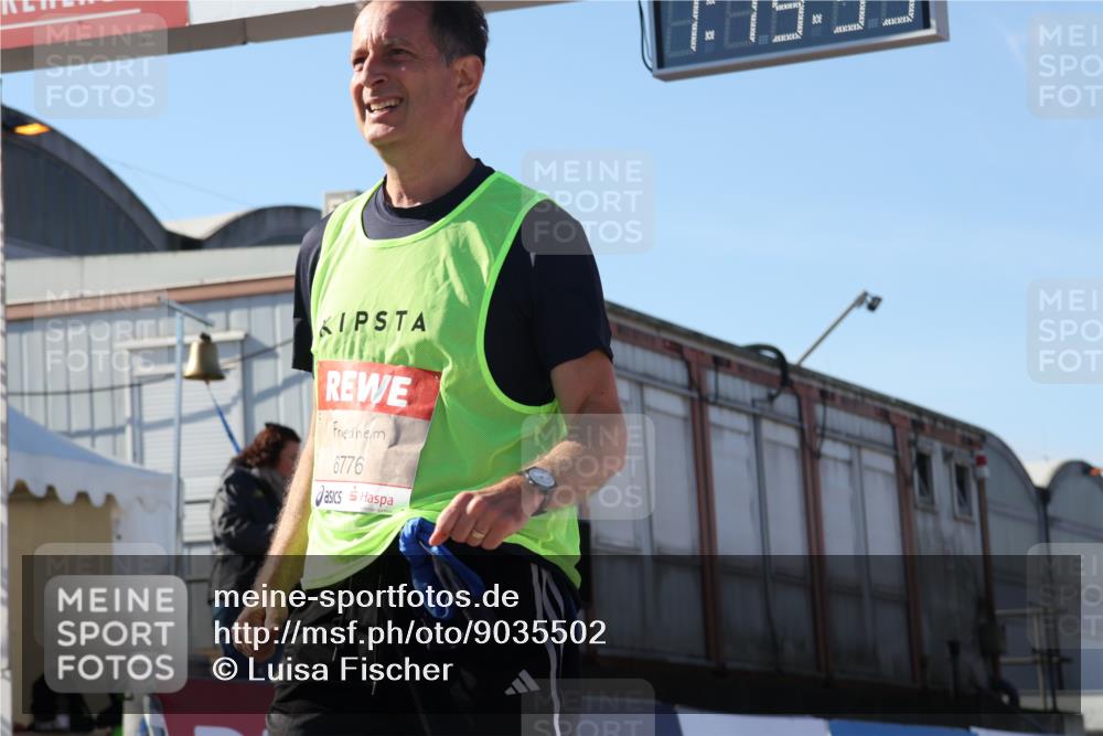 03.10.2025 - Köhlbrandbrückenlauf Luisa Fischer http://msf.ph/oto/9035502 03.10.2025 13:19:32 Ziel 4691, 4971, 5009, 5405, 5443, 5451, 5578, 5838, 6230, 6753, 6776 meine-sportfotos.de