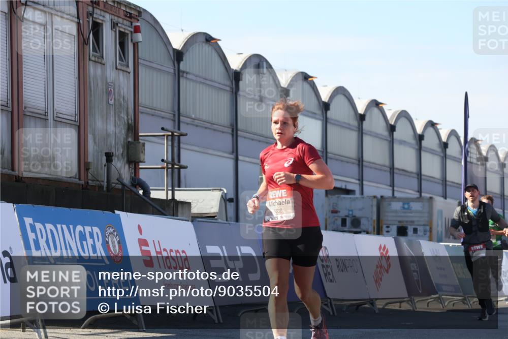 03.10.2025 - Köhlbrandbrückenlauf Luisa Fischer http://msf.ph/oto/9035504 03.10.2025 13:19:34 Ziel 4691, 4971, 5009, 5405, 5578, 5838, 5975, 6382, 6383, 6600, 6753, 6776 meine-sportfotos.de