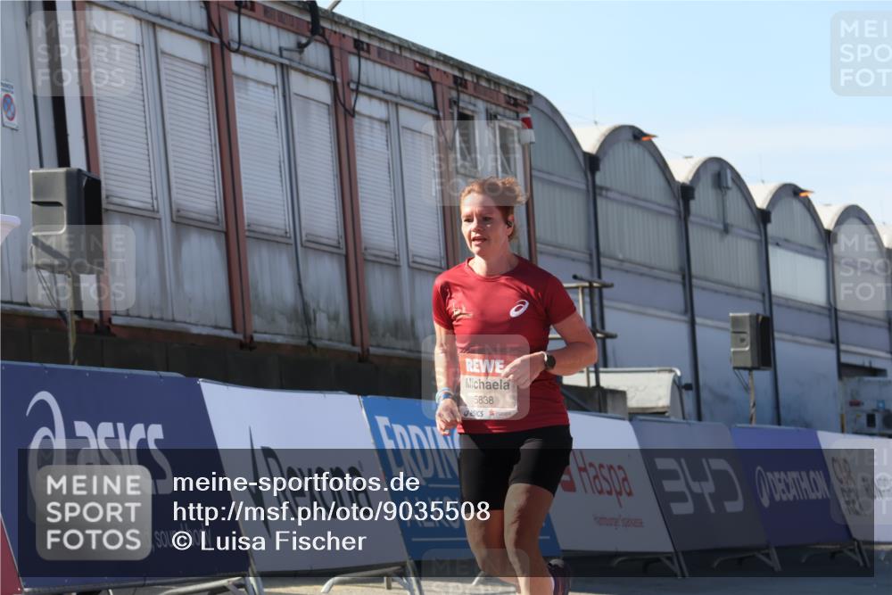 03.10.2025 - Köhlbrandbrückenlauf Luisa Fischer http://msf.ph/oto/9035508 03.10.2025 13:19:35 Ziel 4691, 4971, 4981, 5009, 5405, 5578, 5838, 5975, 6382, 6383, 6600, 6753, 6776 meine-sportfotos.de