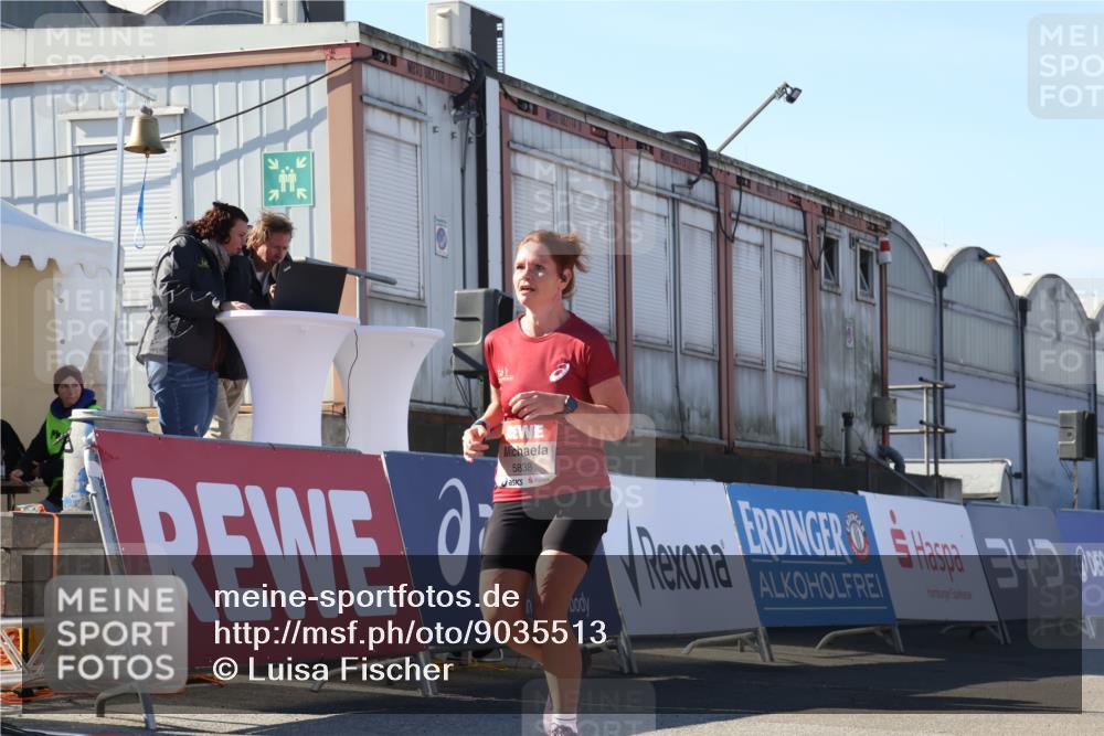 03.10.2025 - Köhlbrandbrückenlauf Luisa Fischer http://msf.ph/oto/9035513 03.10.2025 13:19:35 Ziel 4691, 4971, 4981, 5009, 5405, 5578, 5838, 5975, 6382, 6383, 6600, 6753, 6776 meine-sportfotos.de