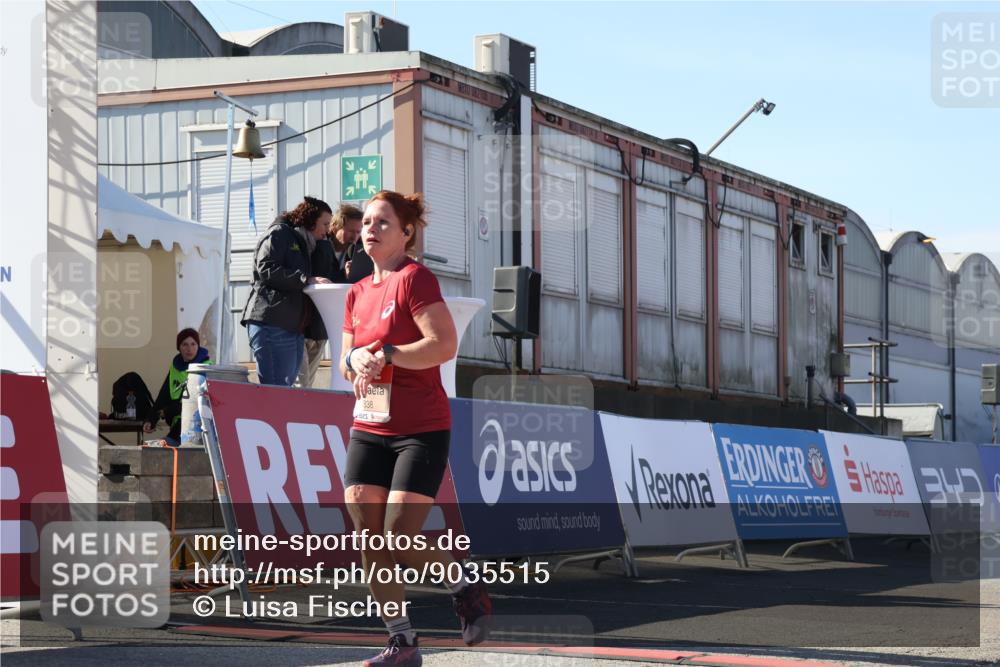 03.10.2025 - Köhlbrandbrückenlauf Luisa Fischer http://msf.ph/oto/9035515 03.10.2025 13:19:36 Ziel 4691, 4971, 4981, 5009, 5405, 5578, 5650, 5838, 5931, 5975, 6382, 6383, 6600, 6753, 6776 meine-sportfotos.de