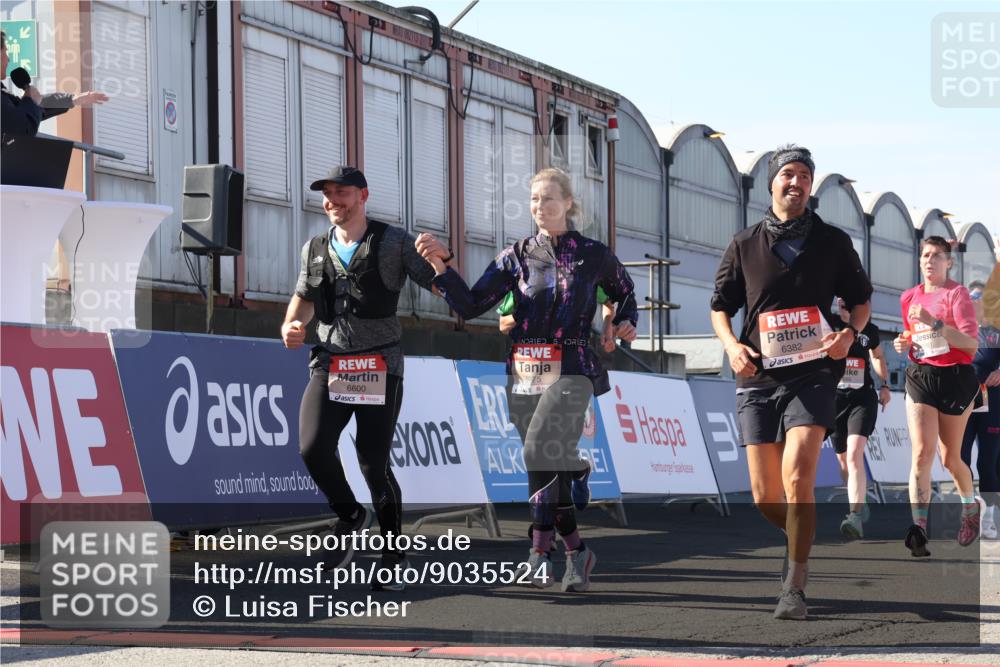 03.10.2025 - Köhlbrandbrückenlauf Luisa Fischer http://msf.ph/oto/9035524 03.10.2025 13:19:39 Ziel 4691, 4981, 5047, 5148, 5647, 5648, 5650, 5838, 5931, 5975, 6382, 6383, 6509, 6600, 6776 meine-sportfotos.de