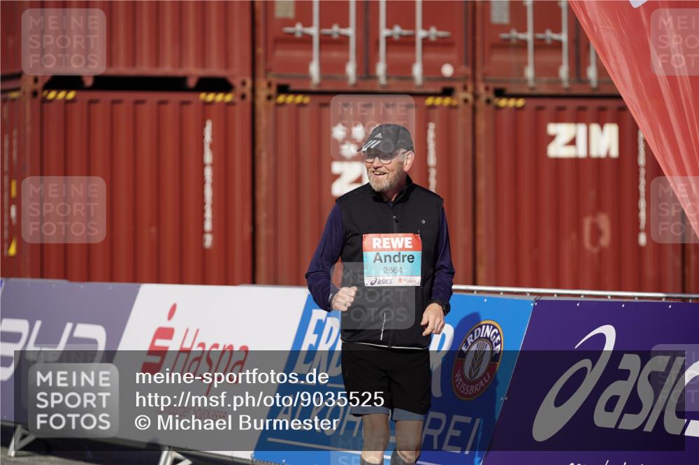 03.10.2025 - Köhlbrandbrückenlauf Michael Burmester http://msf.ph/oto/9035525 03.10.2025 10:51:02 Ziel 2647, 2664 meine-sportfotos.de