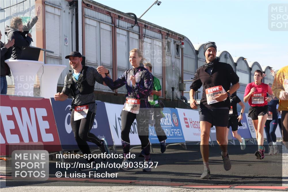 03.10.2025 - Köhlbrandbrückenlauf Luisa Fischer http://msf.ph/oto/9035527 03.10.2025 13:19:39 Ziel 4691, 4981, 5047, 5148, 5647, 5648, 5650, 5838, 5931, 5975, 6382, 6383, 6509, 6600, 6776 meine-sportfotos.de