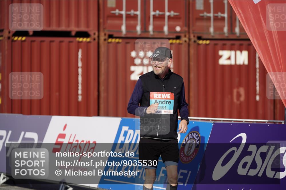 03.10.2025 - Köhlbrandbrückenlauf Michael Burmester http://msf.ph/oto/9035530 03.10.2025 10:51:02 Ziel 2647, 2664 meine-sportfotos.de