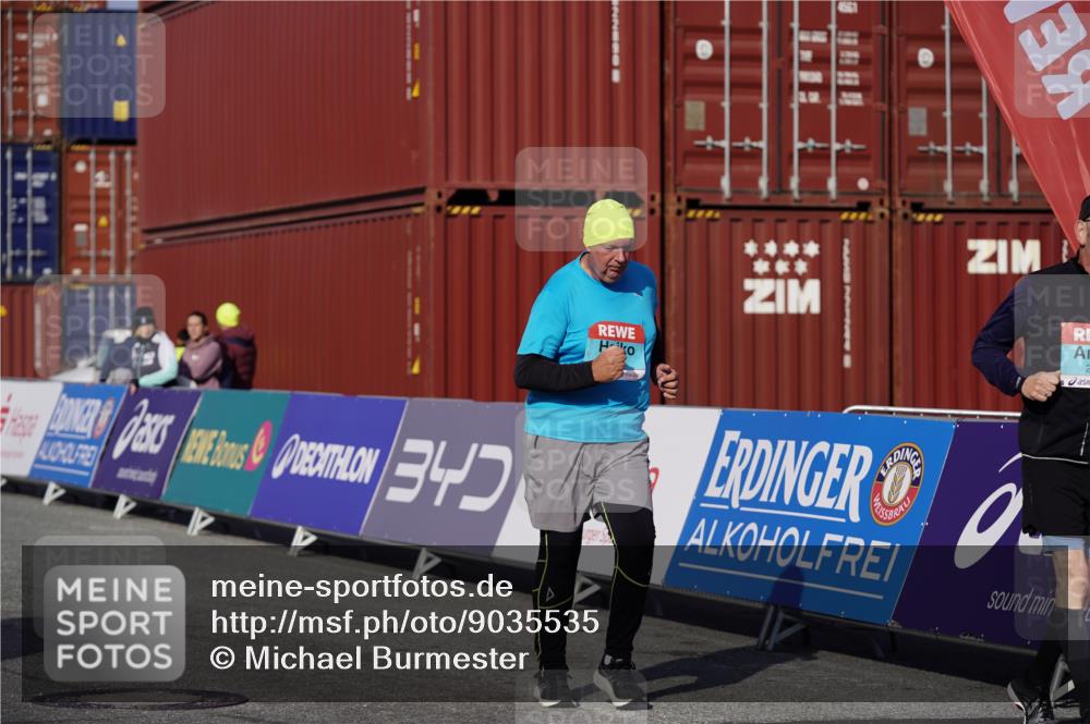 03.10.2025 - Köhlbrandbrückenlauf Michael Burmester http://msf.ph/oto/9035535 03.10.2025 10:51:03 Ziel  meine-sportfotos.de