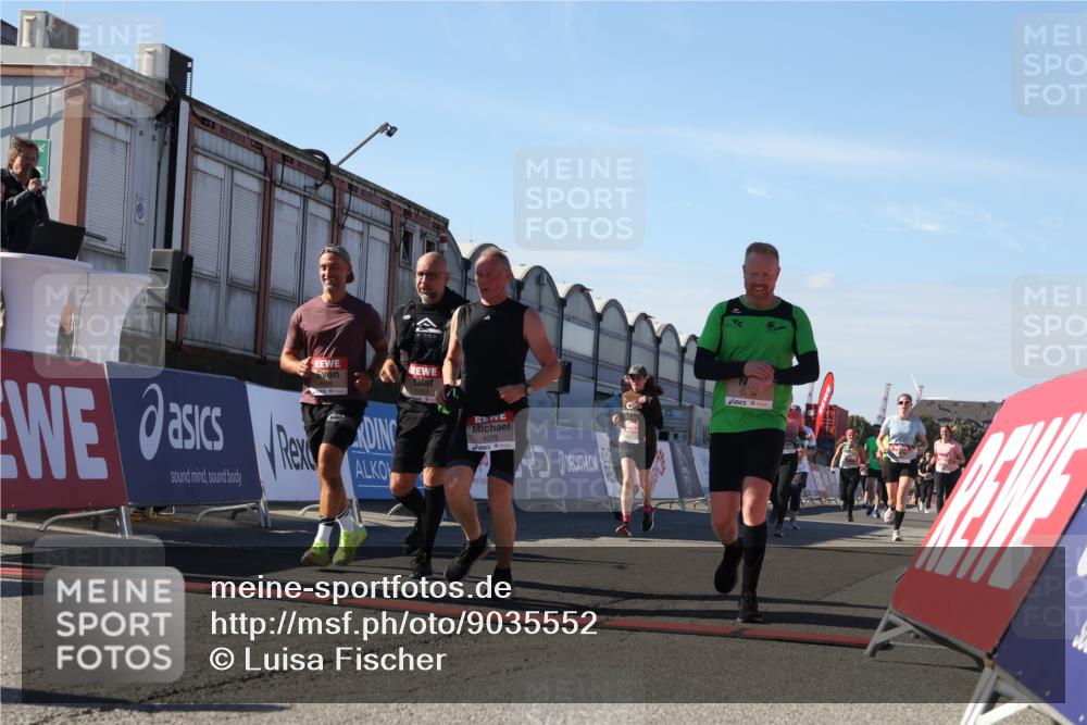 03.10.2025 - Köhlbrandbrückenlauf Luisa Fischer http://msf.ph/oto/9035552 03.10.2025 13:19:49 Ziel 4376, 4539, 4981, 5047, 5059, 5148, 5647, 5648, 5650, 5704, 5841, 5931, 5975, 6068, 6382, 6383, 6414, 6509, 6600, 6660, 6663, 6730 meine-sportfotos.de