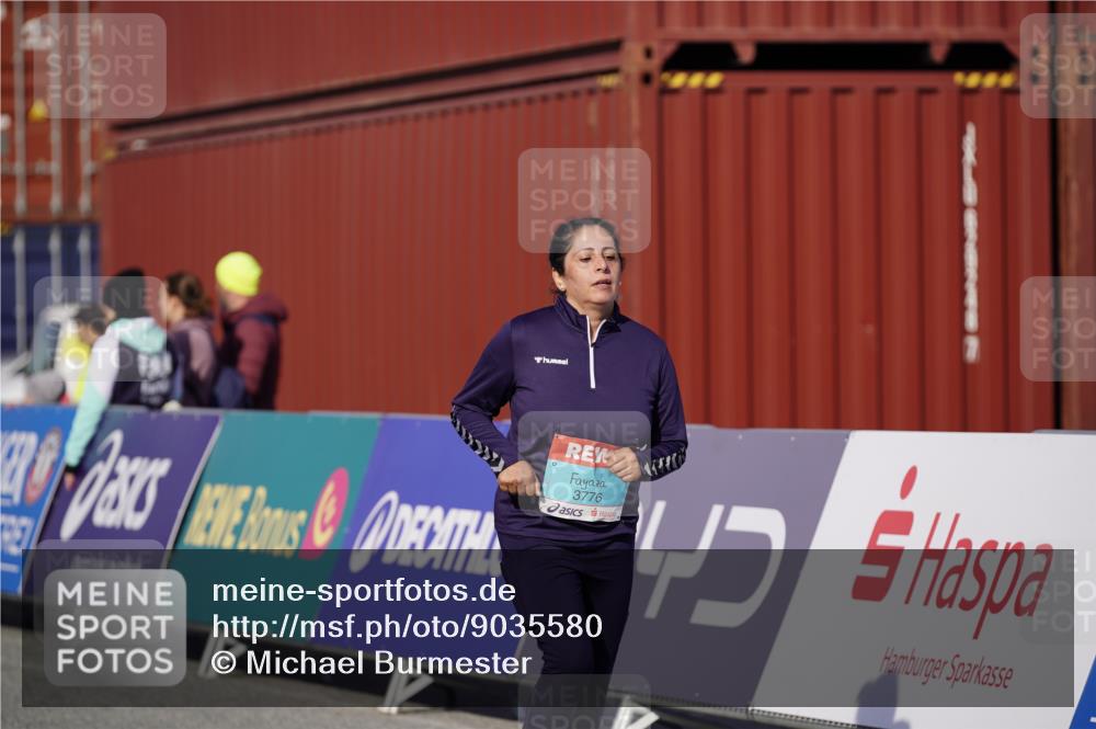 03.10.2025 - Köhlbrandbrückenlauf Michael Burmester http://msf.ph/oto/9035580 03.10.2025 10:51:33 Ziel 3474, 3477, 3776 meine-sportfotos.de