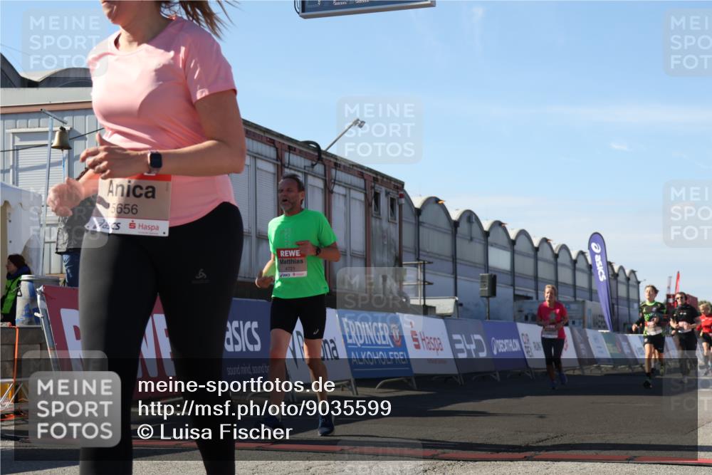 03.10.2025 - Köhlbrandbrückenlauf Luisa Fischer http://msf.ph/oto/9035599 03.10.2025 13:19:59 Ziel 4376, 4433, 4539, 4721, 5037, 5059, 5175, 5656, 5657, 5658, 5704, 5841, 6068, 6414, 6567, 6568, 6649, 6663 meine-sportfotos.de