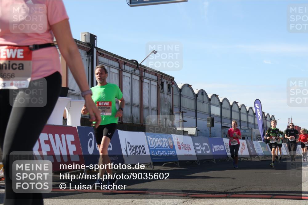03.10.2025 - Köhlbrandbrückenlauf Luisa Fischer http://msf.ph/oto/9035602 03.10.2025 13:19:59 Ziel 4376, 4433, 4539, 4721, 5037, 5059, 5175, 5656, 5657, 5658, 5704, 5841, 6068, 6414, 6567, 6568, 6649, 6663 meine-sportfotos.de