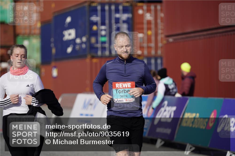 03.10.2025 - Köhlbrandbrückenlauf Michael Burmester http://msf.ph/oto/9035619 03.10.2025 10:51:43 Ziel 2367, 3474, 3477 meine-sportfotos.de