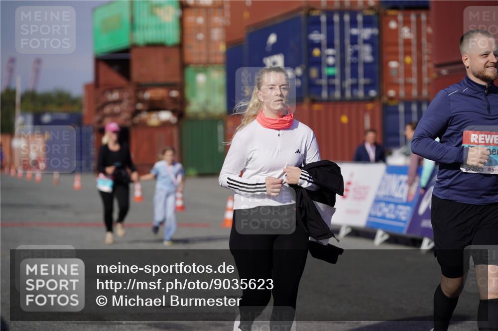 03.10.2025 - Köhlbrandbrückenlauf Michael Burmester http://msf.ph/oto/9035623 03.10.2025 10:51:44 Ziel 2367, 3474, 3477 meine-sportfotos.de