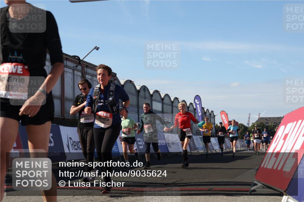 03.10.2025 - Köhlbrandbrückenlauf Luisa Fischer http://msf.ph/oto/9035624 03.10.2025 13:20:05 Ziel 4433, 4721, 5037, 5175, 5328, 5456, 5481, 5656, 5657, 5658, 6414, 6567, 6568, 6589, 6649 meine-sportfotos.de