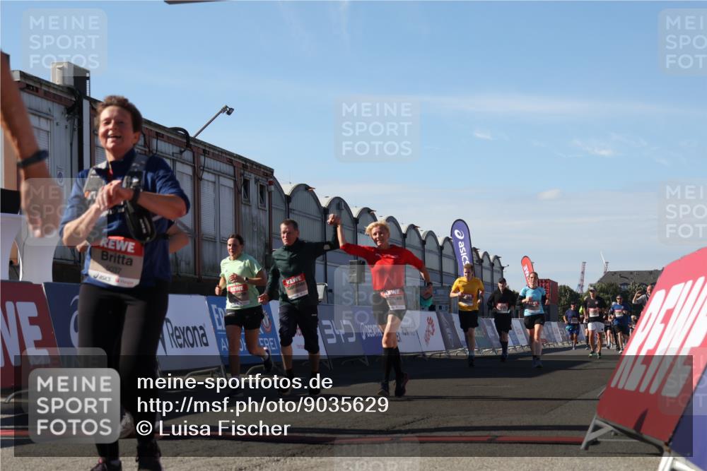 03.10.2025 - Köhlbrandbrückenlauf Luisa Fischer http://msf.ph/oto/9035629 03.10.2025 13:20:06 Ziel 4402, 4433, 4565, 4721, 5037, 5175, 5328, 5456, 5481, 5656, 5657, 5658, 6567, 6568, 6589, 6649 meine-sportfotos.de