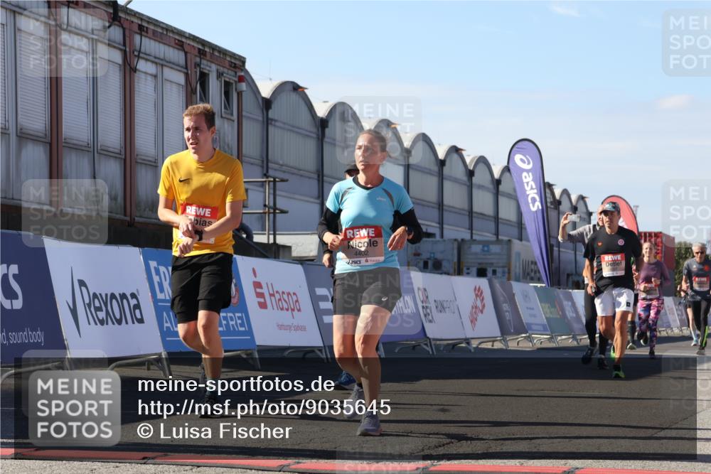 03.10.2025 - Köhlbrandbrückenlauf Luisa Fischer http://msf.ph/oto/9035645 03.10.2025 13:20:10 Ziel 4397, 4402, 4433, 4565, 4721, 4779, 4994, 5037, 5175, 5328, 5456, 5481, 5683, 6589, 6649 meine-sportfotos.de