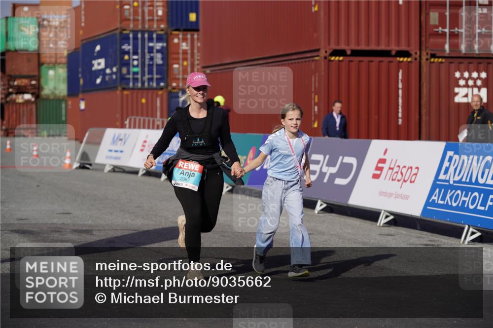03.10.2025 - Köhlbrandbrückenlauf Michael Burmester http://msf.ph/oto/9035662 03.10.2025 10:51:51 Ziel 2367 meine-sportfotos.de
