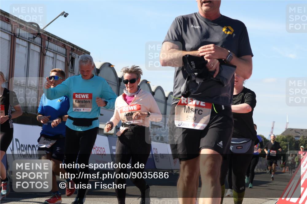 03.10.2025 - Köhlbrandbrückenlauf Luisa Fischer http://msf.ph/oto/9035686 03.10.2025 13:20:26 Ziel 4385, 4570, 4571, 4591, 4672, 4739, 4859, 4994, 5082, 5144, 5160, 5208, 5631, 5672, 5683, 5790, 5850, 6035, 6136 meine-sportfotos.de