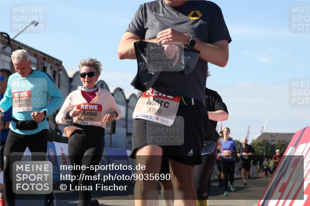 03.10.2025 - Köhlbrandbrückenlauf Luisa Fischer http://msf.ph/oto/9035690 03.10.2025 13:20:26 Ziel 4385, 4570, 4571, 4591, 4672, 4739, 4859, 4994, 5082, 5144, 5160, 5208, 5631, 5672, 5683, 5790, 5850, 6035, 6136 meine-sportfotos.de