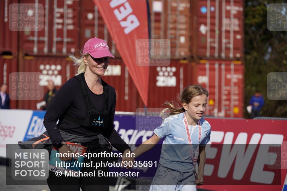 03.10.2025 - Köhlbrandbrückenlauf Michael Burmester http://msf.ph/oto/9035691 03.10.2025 10:51:52 Ziel 2367, 2607, 2643 meine-sportfotos.de
